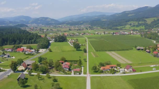 Luftaufnahme Der Stadt Slovenj Gradec Slowenien Mit Häusern Bauernhöfen Und — Stockvideo