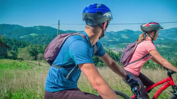 Äventyrscyklister Sightseeing Vuzenica Slovenien Slow Motion — Stockvideo