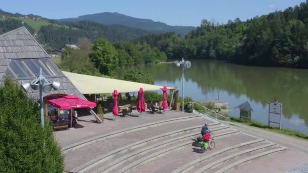 Aerial Shot Male Female Bicycle Rider Couple Stops Drava River — Stock Video