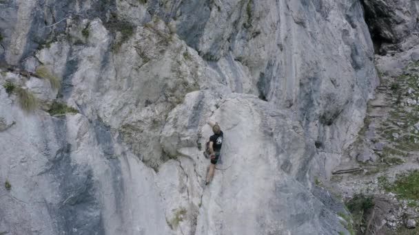 Aerial Drone Footage Showing Mountaineer Traversing Steep Rocky Mountainous Terrain — Stock Video