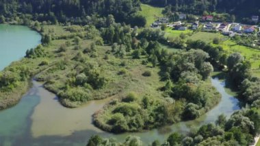 Slovenya 'daki Drava Gölü' nün havadan ilerleyişi