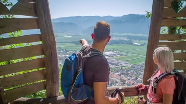 Randonneurs Sur Belle Fenêtre Verte Pont Observation Sur Radlje Drava — Video