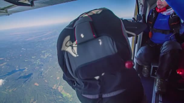 Destemidos Pára Quedistas Adrenalina Saltam Avião Desporto Extremo — Vídeo de Stock