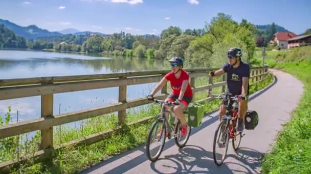 Two Happy Friends Cycling River Idyllic View Forest Mountain — Stock Video