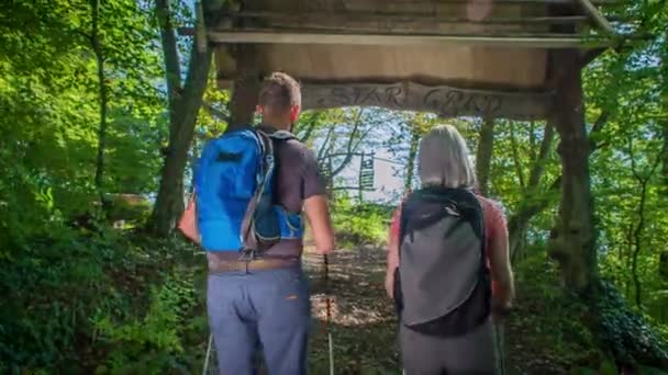 Determined Hikers Couple Reaching Oldest Settlement Stari Grad — Stock Video