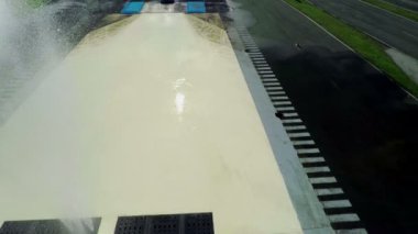  kaygan yolda araba almak