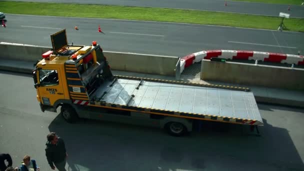 Evacuador toma coche — Vídeos de Stock