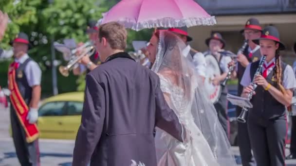 Traditionella bröllop i små villag — Stockvideo