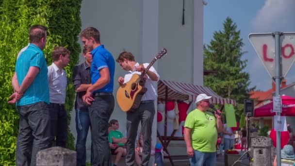 Poslední Příprava před zpívání na rustikální veletrh — Stock video