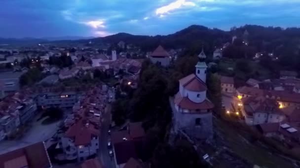 Maravillosa vista nocturna de una ciudad — Vídeo de stock