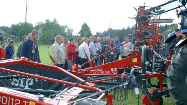 De tentoonstelling van landbouwmachines in Slovenië — Stockvideo