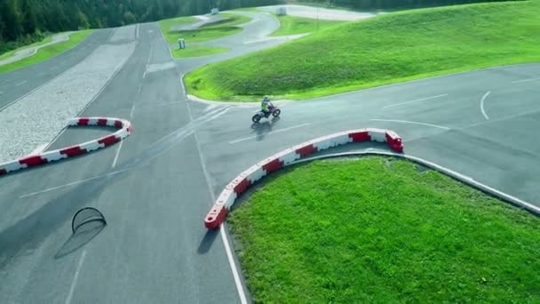 Yarış pistinde sürme motosiklet — Stok video