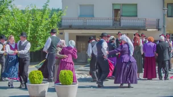 优美的舞蹈，在传统的婚礼上的舞者 — 图库视频影像