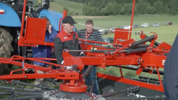 La exposición de maquinaria agrícola en Eslovenia — Vídeo de stock