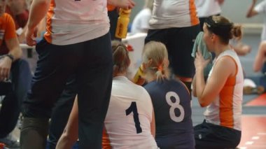 oyuncular kendilerini su ile yenileme