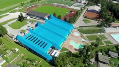 Spa merkezinde çatısında güneş panelleri mı