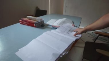 Erkekler bina yenileme planlaması