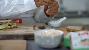 Kürdan sandviç koyarak ocaklar