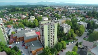 iki uzun apartman bloğu