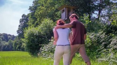 Avcılık Gözlemevi yürüyen bir çift