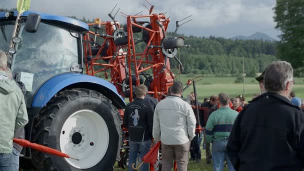 De tentoonstelling van landbouwmachines in Slovenië — Stockvideo