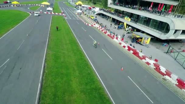 Circuit moto sur piste de course — Video