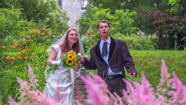 Couple is taking photo in the park — Stock Video