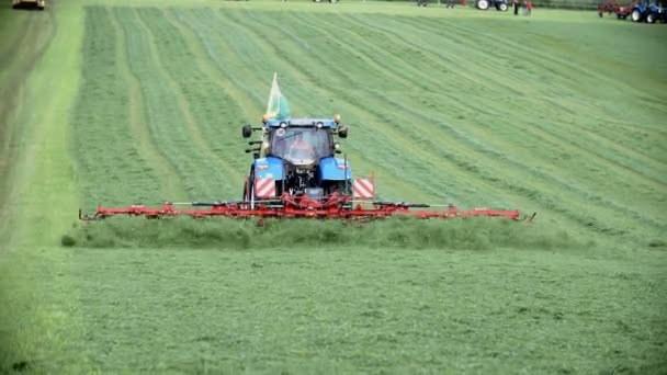 Tractor plowing field — Stock Video