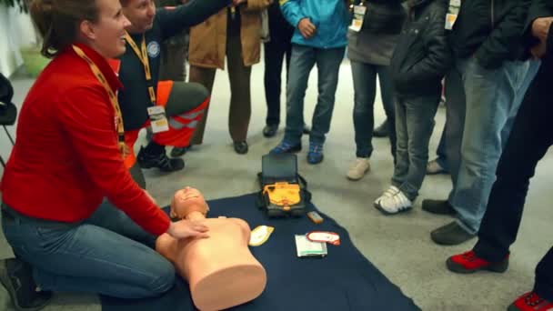 응급 처치의 교훈 — 비디오