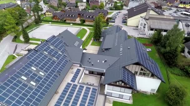 Vue sur une école respectueuse de l'environnement — Video