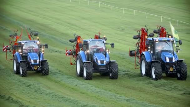 Champ de labour des tracteurs — Video