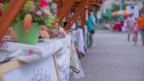 Cette spécialité maison est sur des bottes — Video