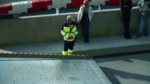 Évacuateur prend voiture — Video