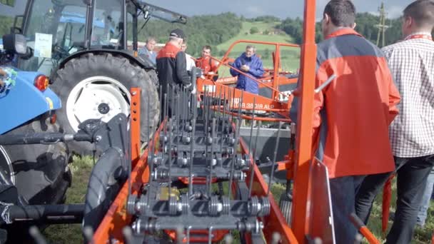 Die Ausstellung landwirtschaftlicher Maschinen in Slowenien — Stockvideo