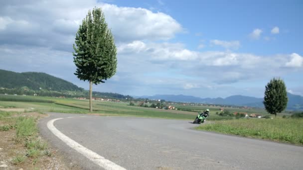 A motorcyclist in black and green is  driving — Stock Video