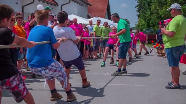 Konkurence je ochoten začít bitvu na tug konkurence — Stock video