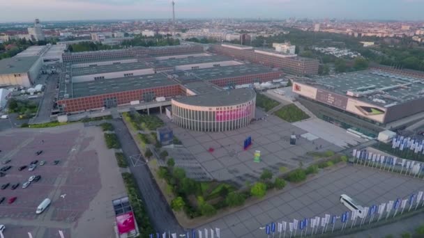 Vista aérea del edificio de la tienda de cocina — Vídeos de Stock