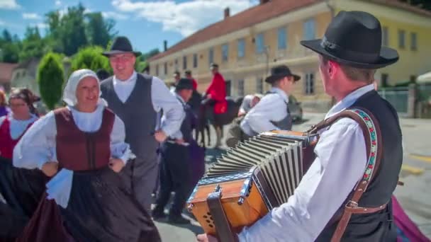 Traditionele bruiloft onder open air — Stockvideo