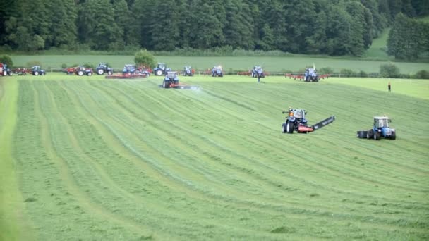Tractors plowing field — Stock Video