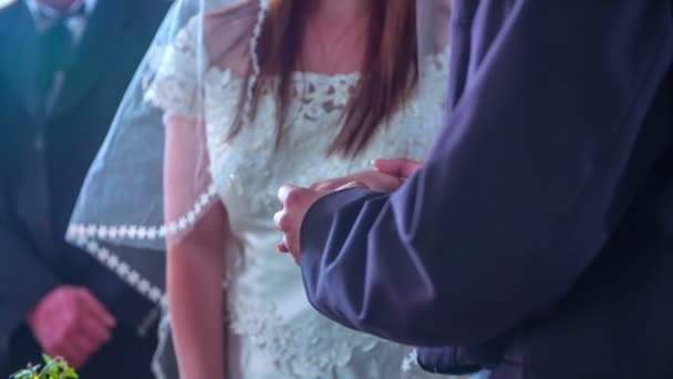 Bride and her groom are exchanging their wedding rings at the reception — Stock Video