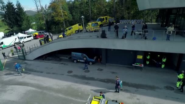 Centro deportivo con pista de carreras — Vídeo de stock