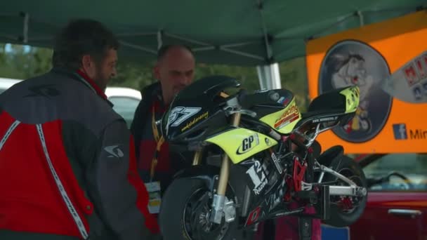 Motociclo sulle competizioni sportive — Video Stock