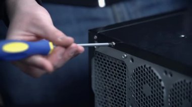 Yan Pc kapağından vidalı kaldırma