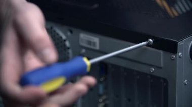 BM-vida yan kapak ve vida uzağa düşüyor