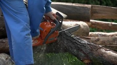 Chainsawing ve durdurma orta kapatın