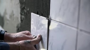 Seramik Karo banyo duvar döşeme ustası