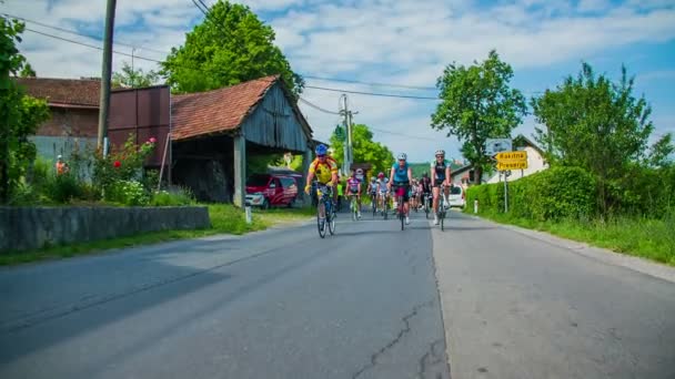 Fiets marathon competitie rond Vrhnika — Stockvideo