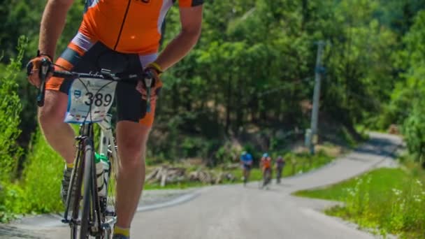 Maratona de bicicleta competição em torno de Vrhnika — Vídeo de Stock