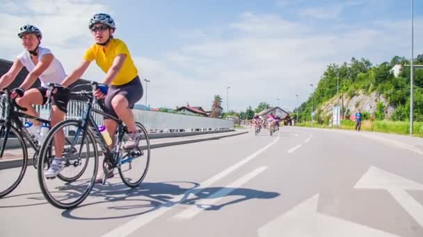 Competencia de maratón de bicicletas alrededor de Vrhnika — Vídeo de stock