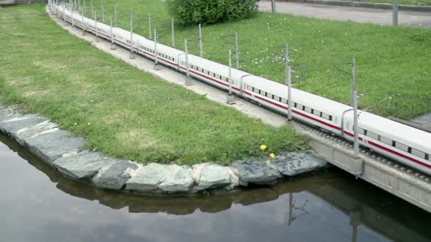 Model of extra long electric train — Stock Video